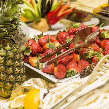 Ozgobek Ronesans De Luxe 4* ウシャク