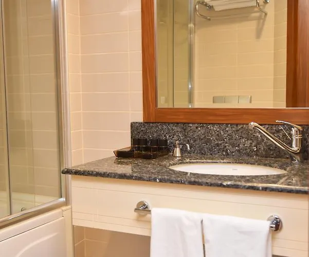 Hotel Ozgobek Ronesans De Luxe Uşak