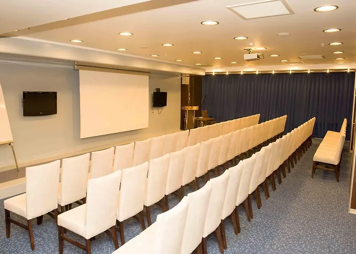 Hotel Ozgobek Ronesans De Luxe Uşak